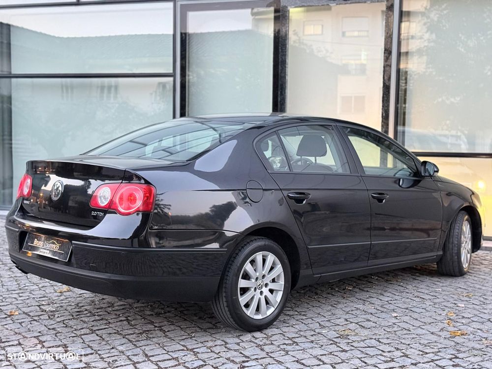 VW Passat 2.0 TDI Confortline - 12