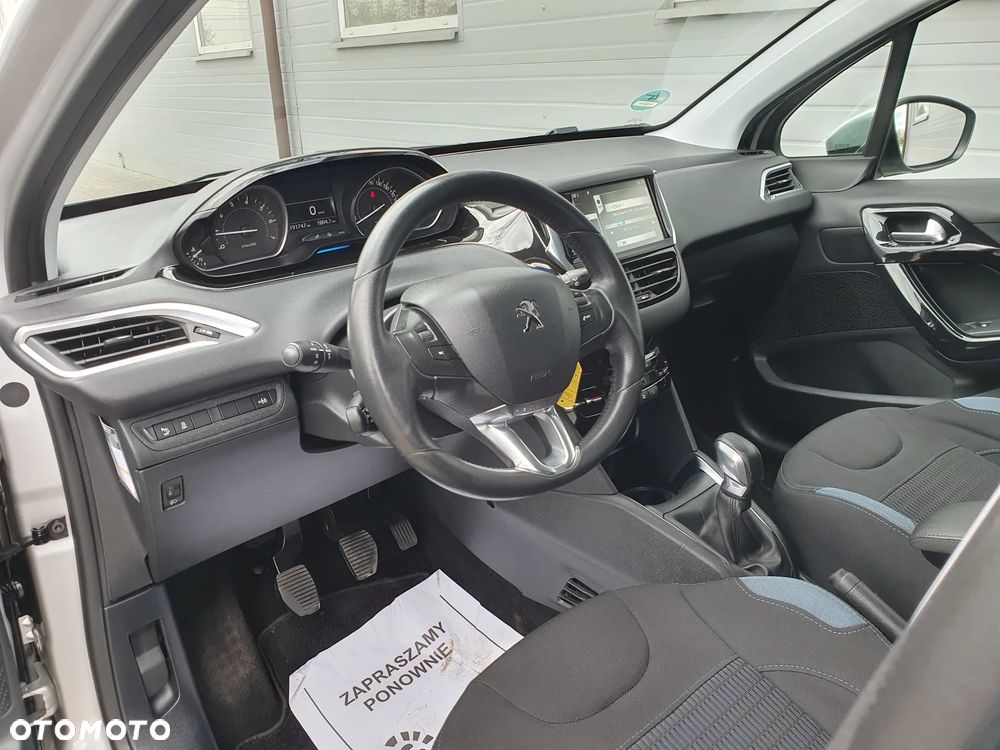 Peugeot 208 - 25
