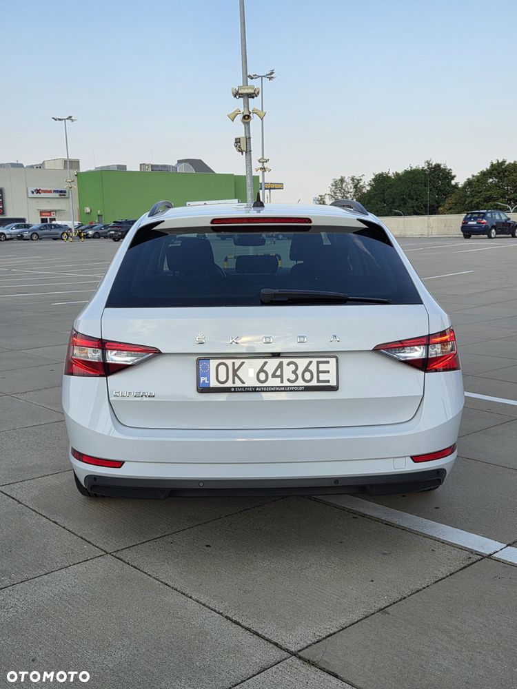 Skoda Superb 2.0 TDI SCR Ambition DSG - 4