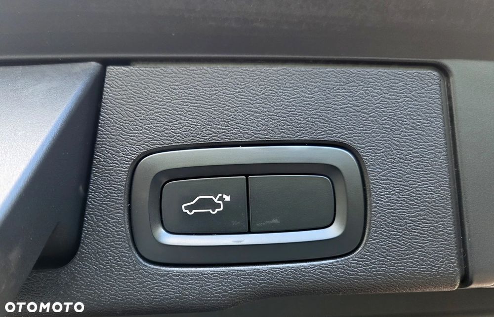Volvo XC 60 D4 Momentum Pro - 32