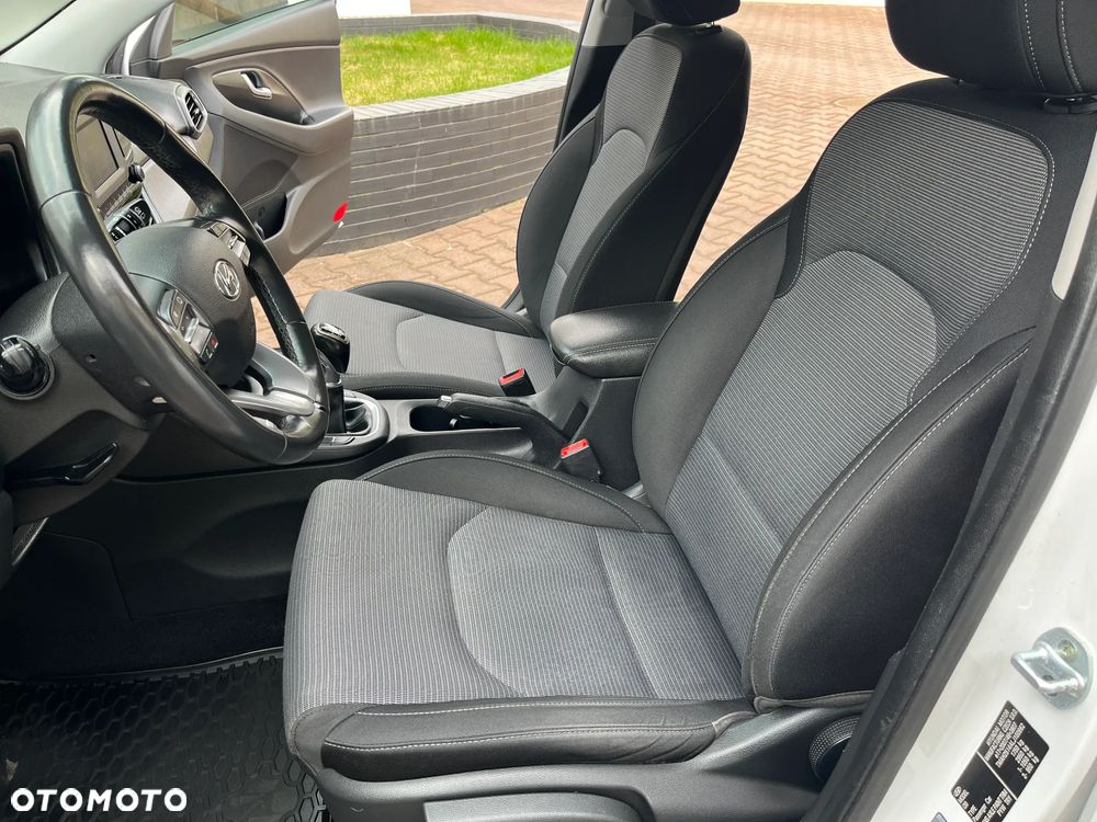 Hyundai i30 1.4 Classic + - 17