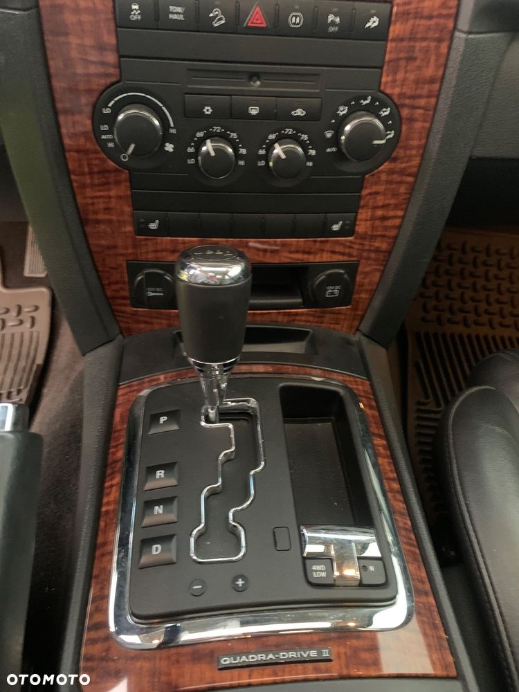 Jeep Commander 5.7 V8 Limited - 12