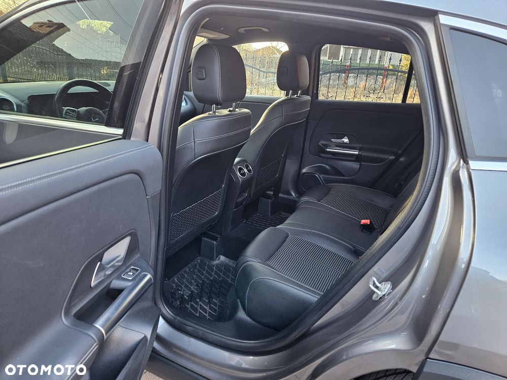 Mercedes-Benz GLA 200 - 14