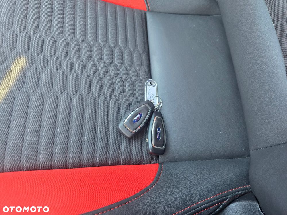 Ford Focus 2.0 EcoBoost ST - 26