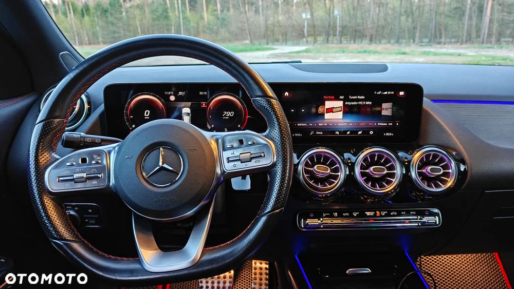 Mercedes-Benz GLA 200 AMG Line - 25