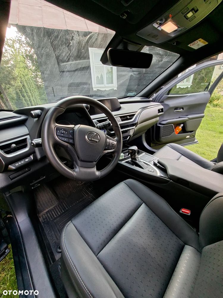 Lexus UX - 10