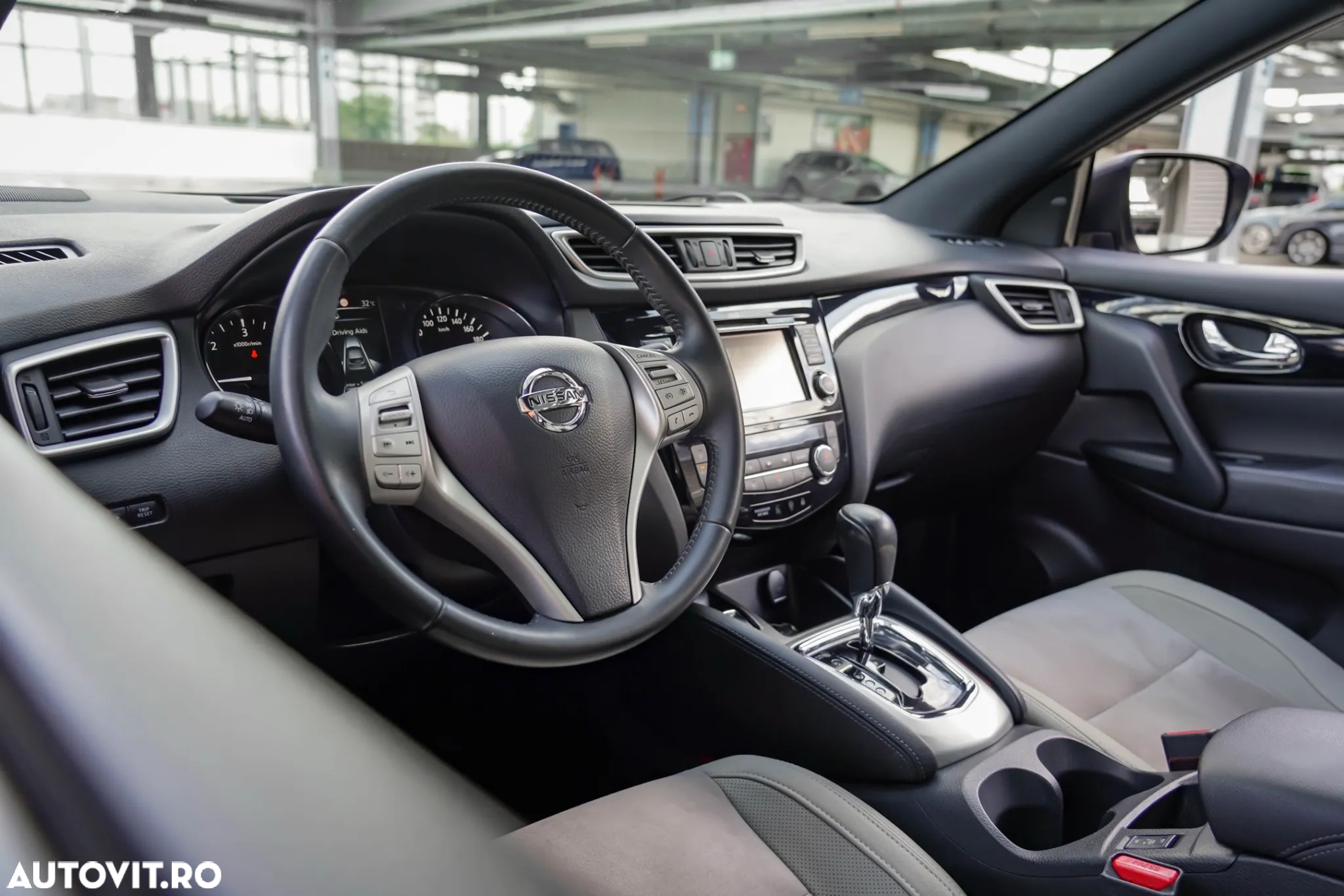 Nissan Qashqai 1.6 DCI Xtronic TEKNA+ - 10