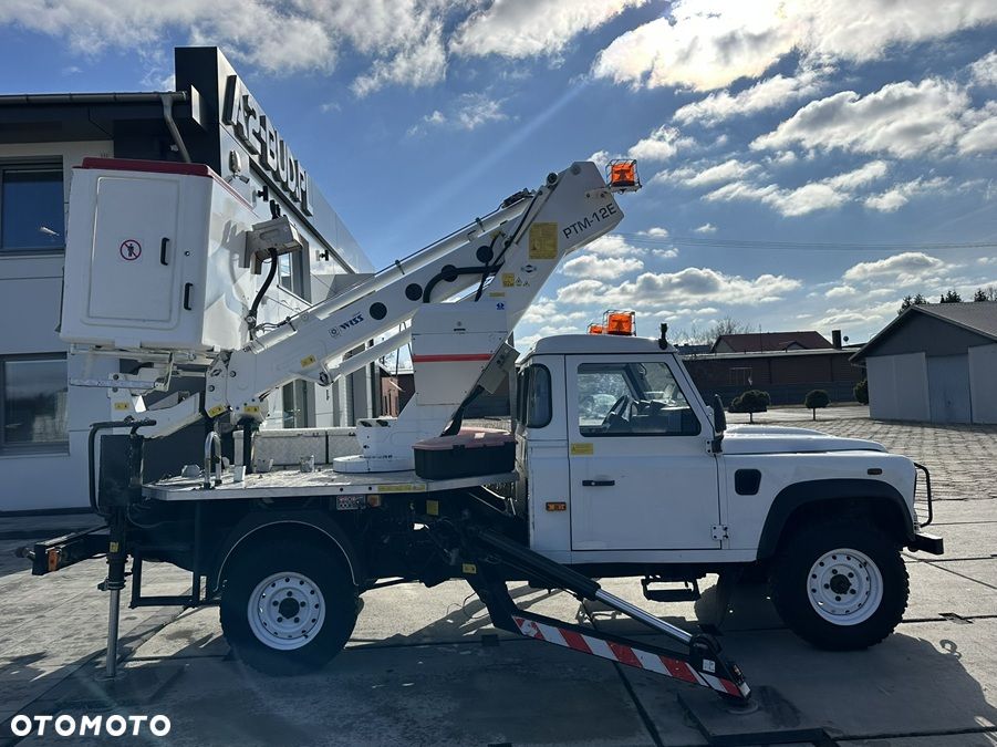 Land Rover Defender - 13