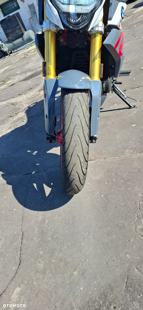 BMW G - 12