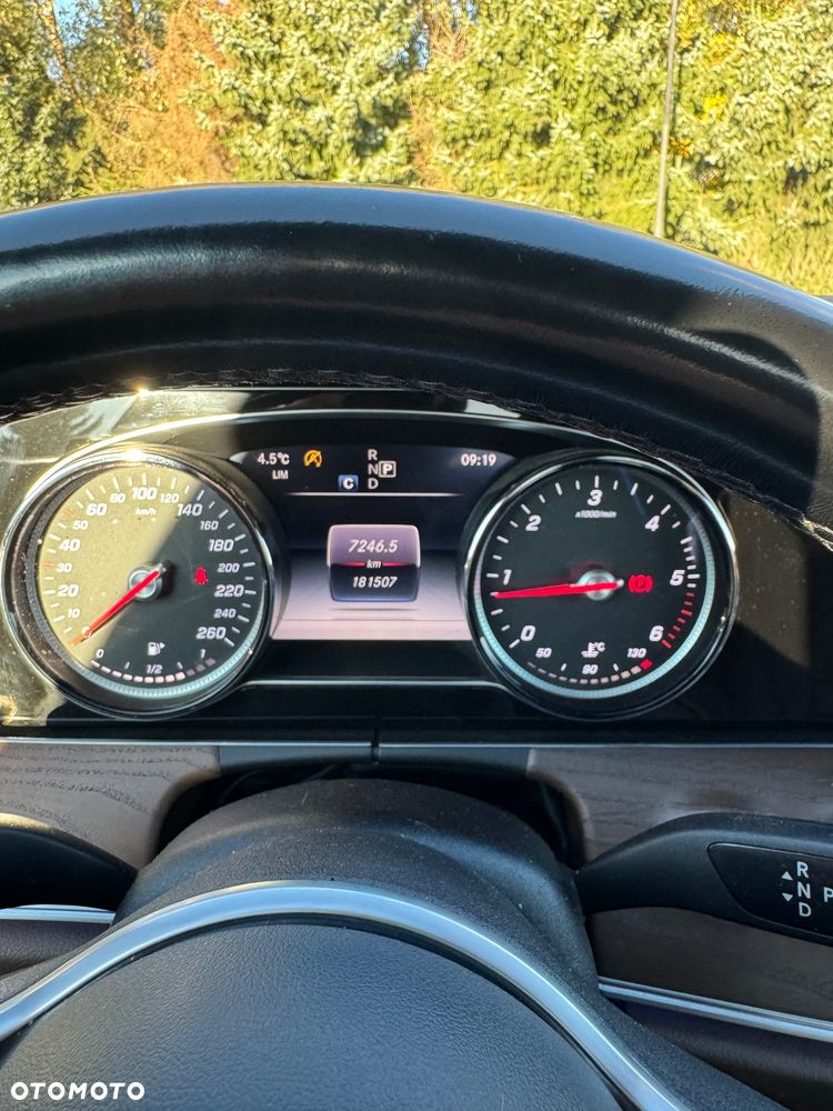 Mercedes-Benz Klasa E 220 d 4-Matic 9G-TRONIC - 11