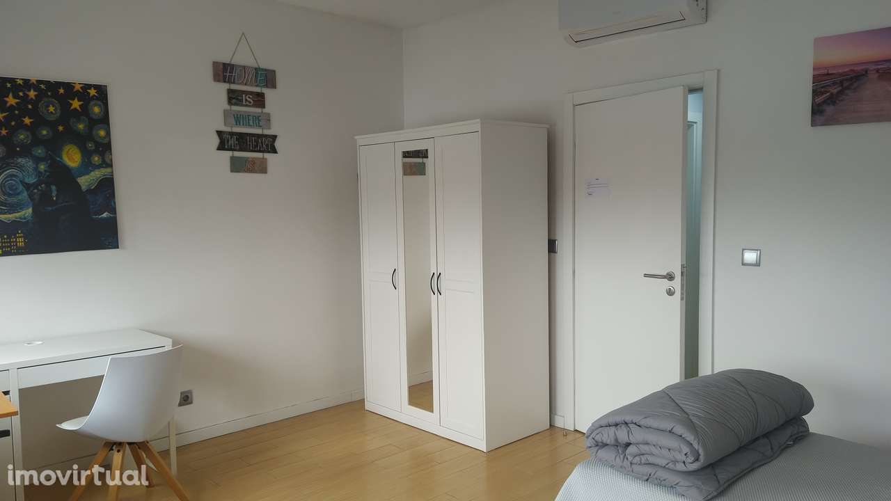 QUARTO indiv. c/ wc privativo e despesas incluídas - Ao METRO H.S.João - Grande imagem: 5/24