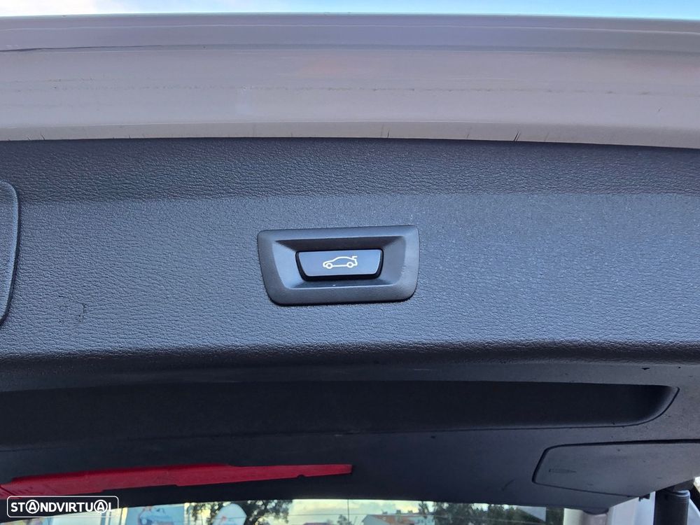 BMW X1 16 d sDrive Auto Line Sport - 25