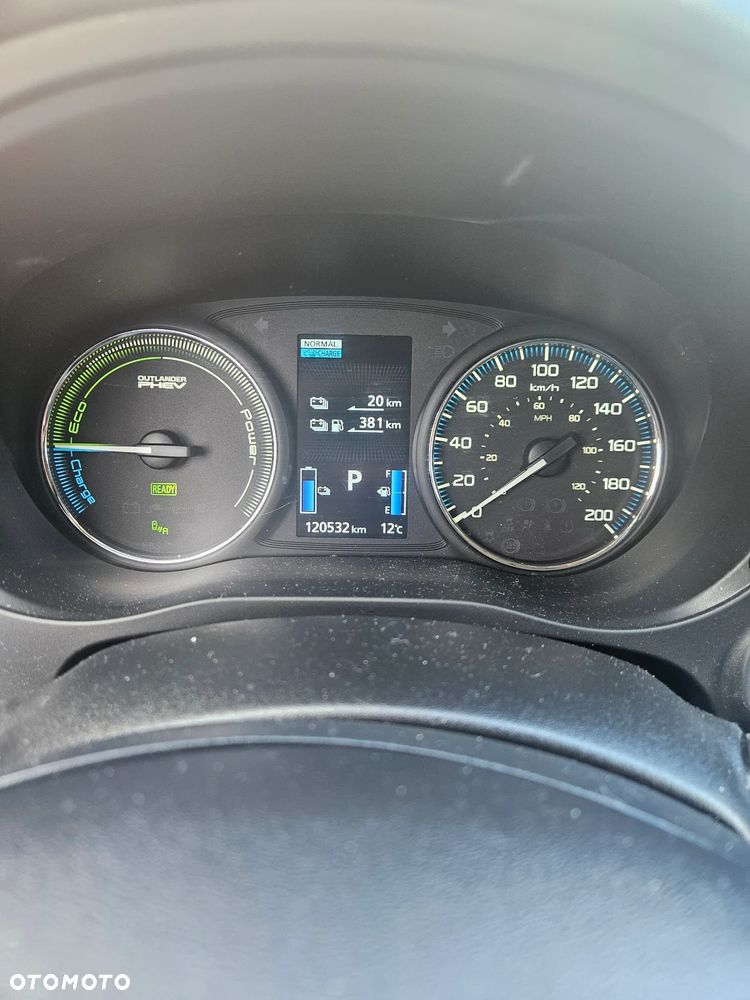 Mitsubishi Outlander 2.0 4WD - 17