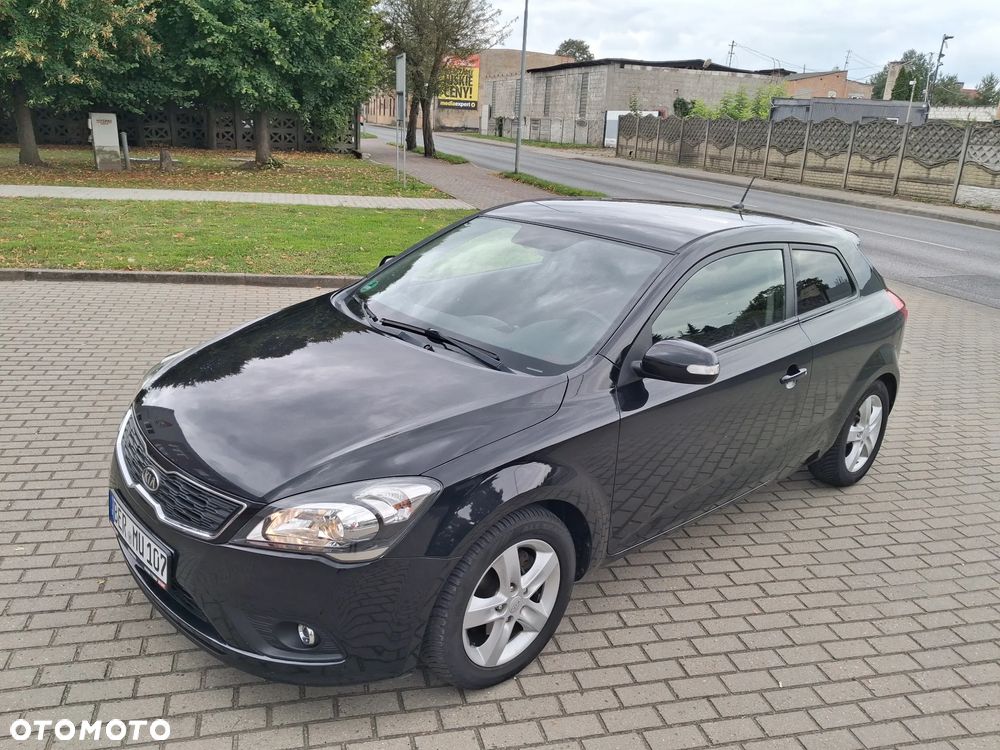 Kia Ceed 1.6 CVVT Dream-Team Edition - 1