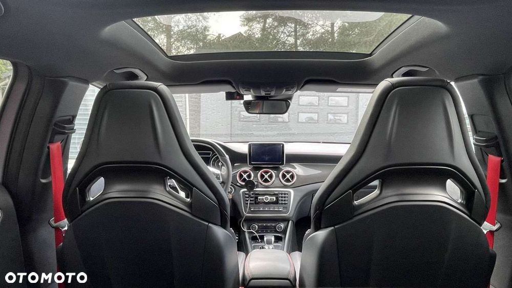 Mercedes-Benz GLA - 31