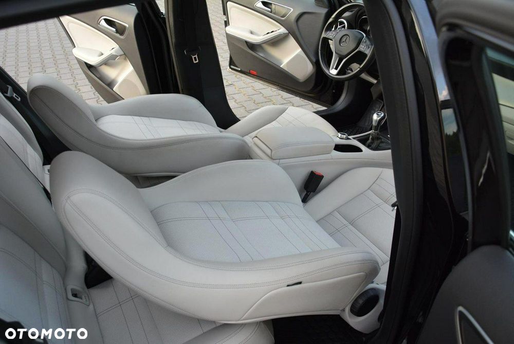 Mercedes-Benz GLA 200 Urban - 18