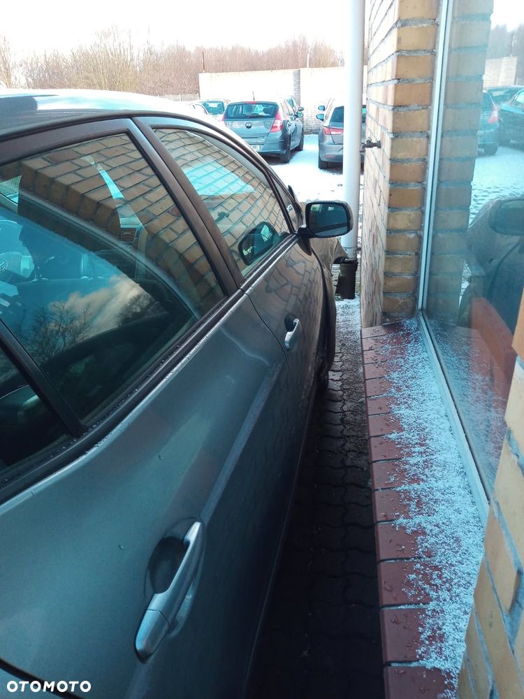 Toyota Auris 1.6 Premium - 6