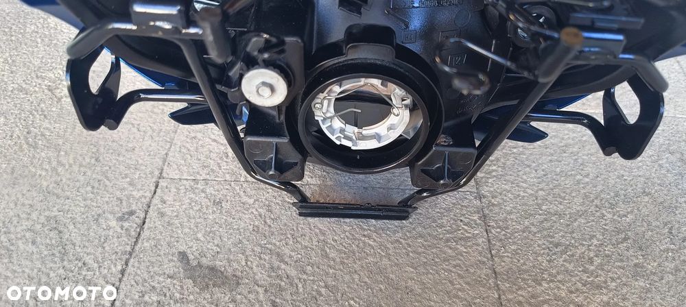 SUZUKI GSR 750 LAMPA PRZÓD REFLEKTOR CZASZA OWIEWKA STELAŻ - 11