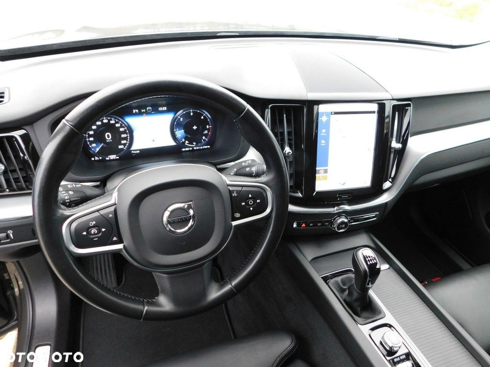 Volvo XC 60 D3 Momentum Pro - 17