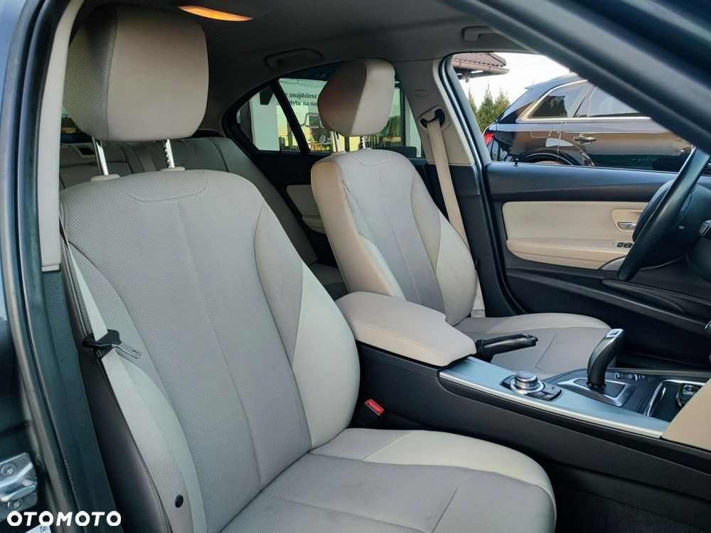 BMW Seria 3 318i - 10