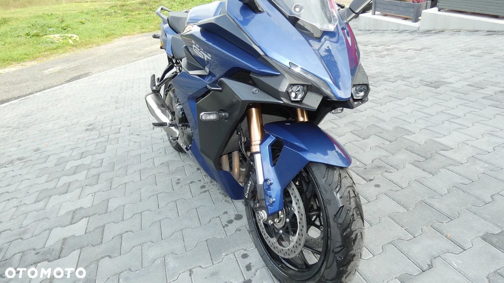 Suzuki GSX - 3