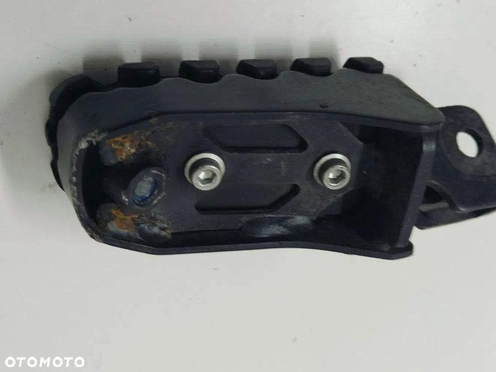 Podnóżek Kierowcy Prawy Suzuki 1050 V-Strom - 2