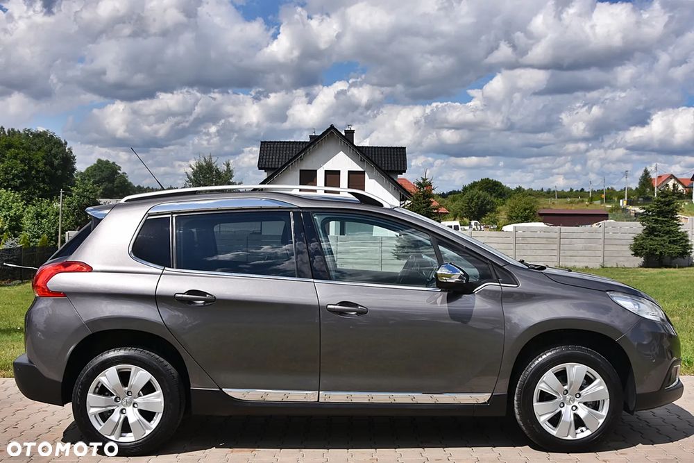 Peugeot 2008 1.2 Pure Tech Allure S&S - 9