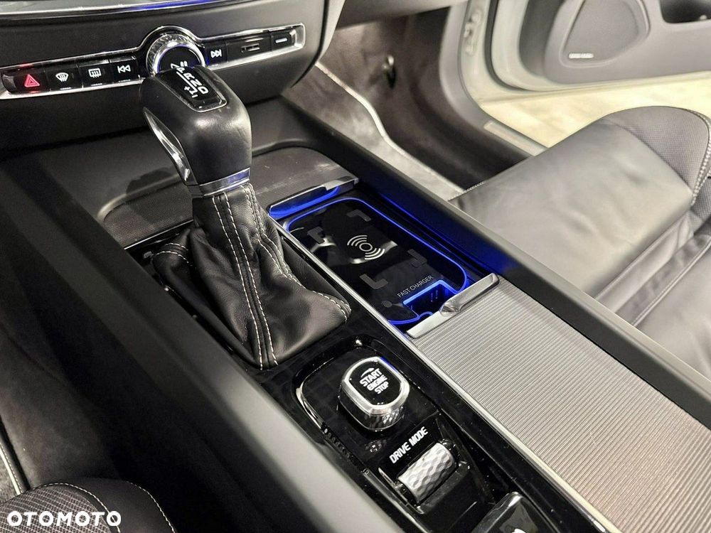 Volvo V60 D4 R-Design - 31