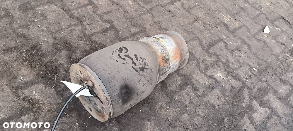 PODUSZKA TYŁ MAN TGX 18.440 - 2