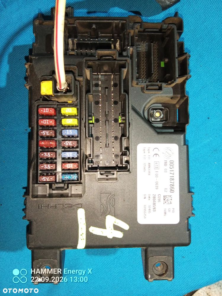 Fiat Grande Punto Ramka / Moduł bezpieczników 00517187860 - 1