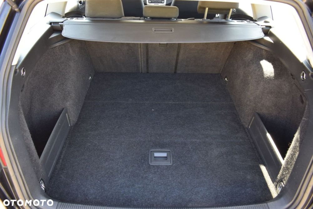 Volkswagen Passat - 13