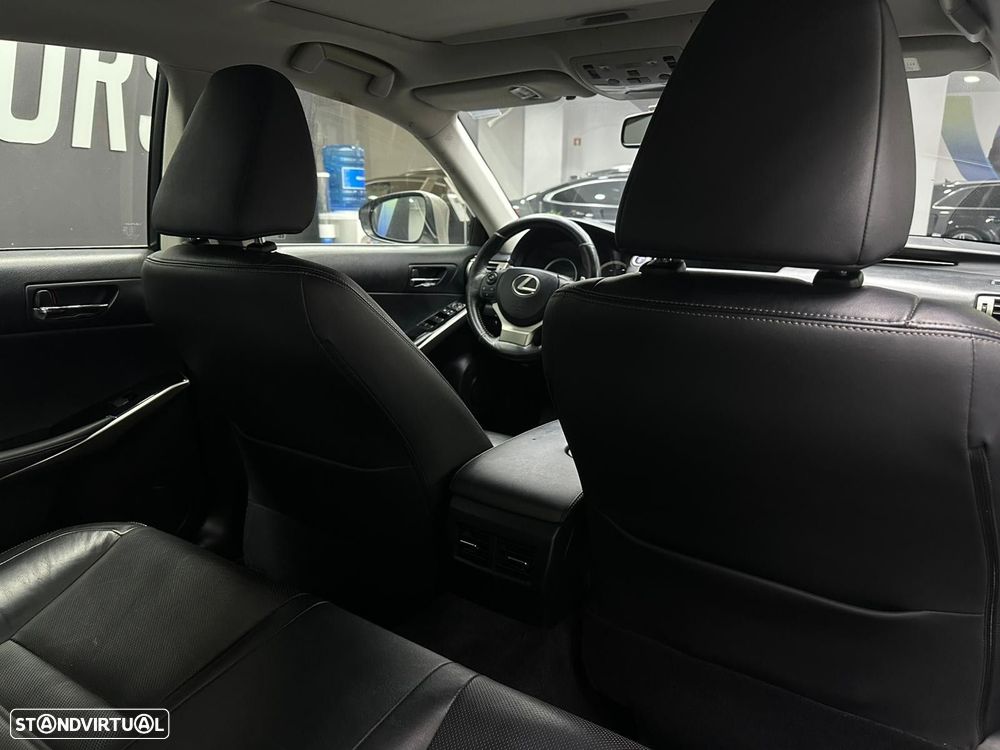 Lexus IS 300H Sport Edition - 25