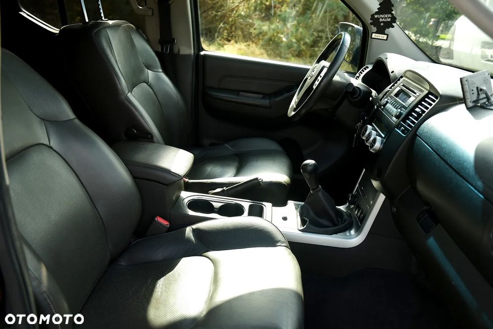 Nissan Navara 2.5 D Platinum - 18