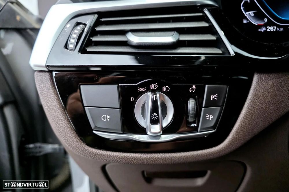 BMW 530 e Pack Desportivo M - 37