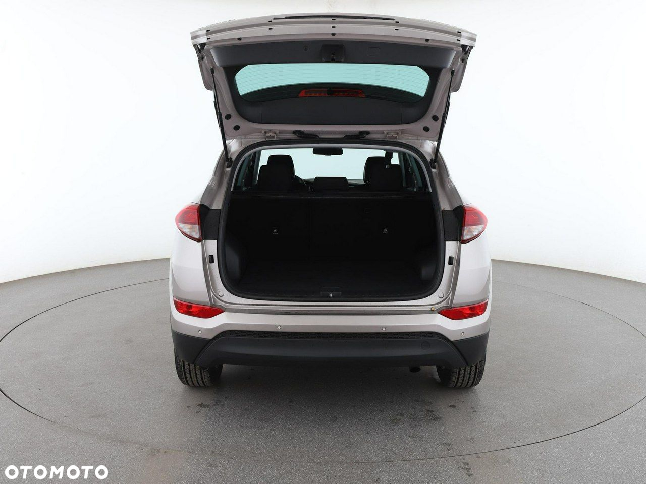 Hyundai Tucson 1.7 CRDI BlueDrive Style 2WD - 19