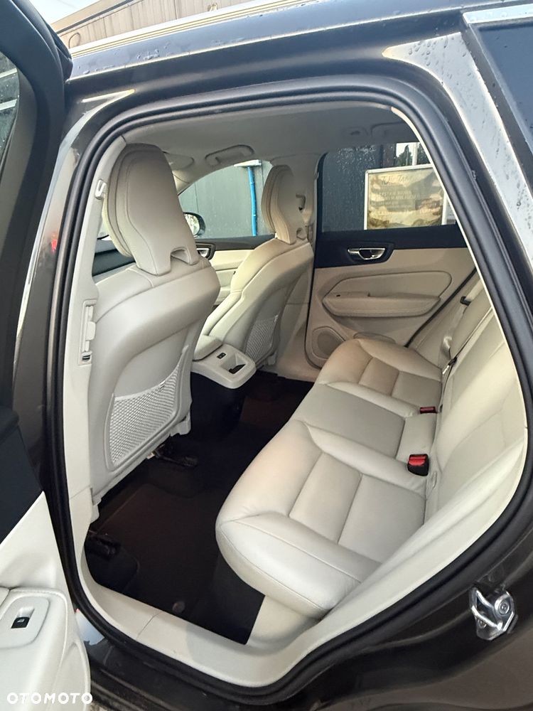 Volvo XC 60 B4 D AWD Inscription - 9
