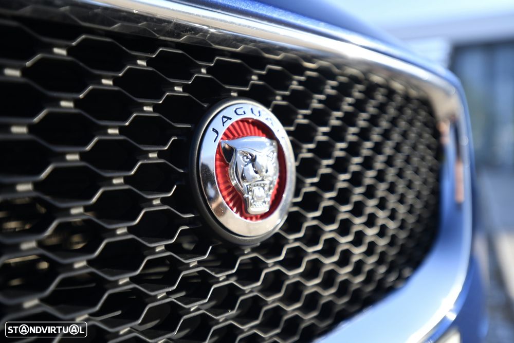 Jaguar XE 20d Aut. Portfolio - 8