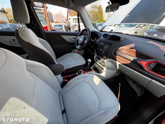 Jeep Renegade - 32