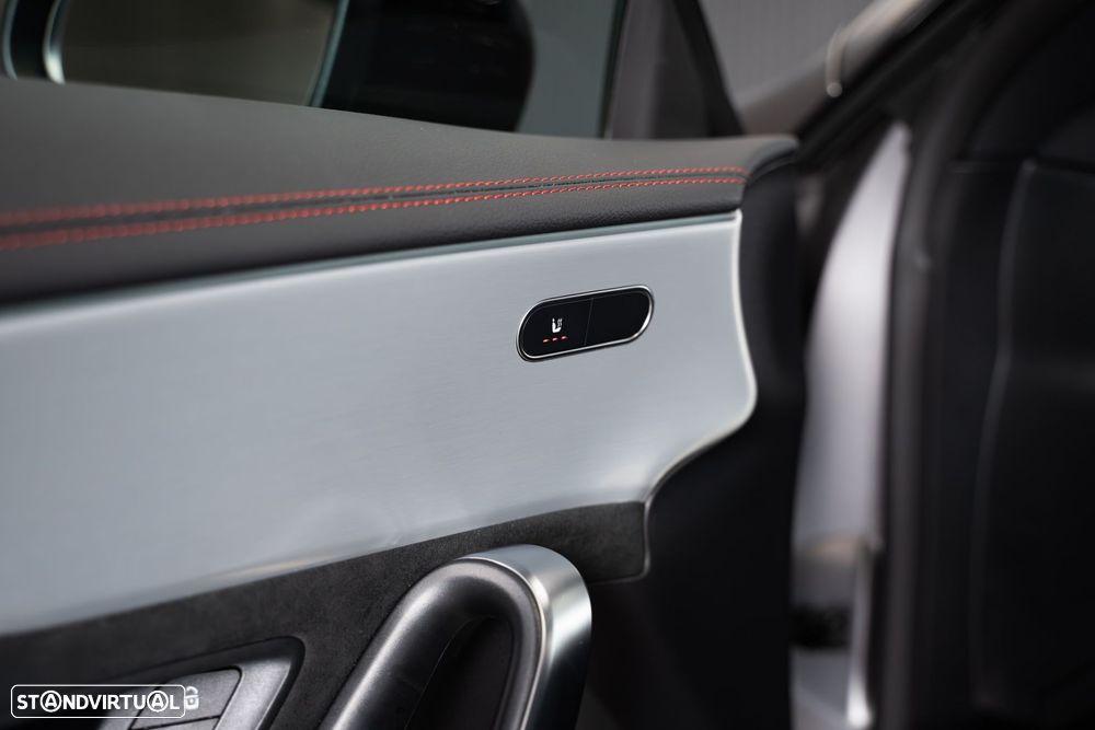 Mercedes-Benz CLA 250 e Shooting Brake AMG Line - 21