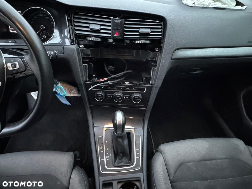 Volkswagen Golf 1.6 TDI SCR DSG Comfortline - 22