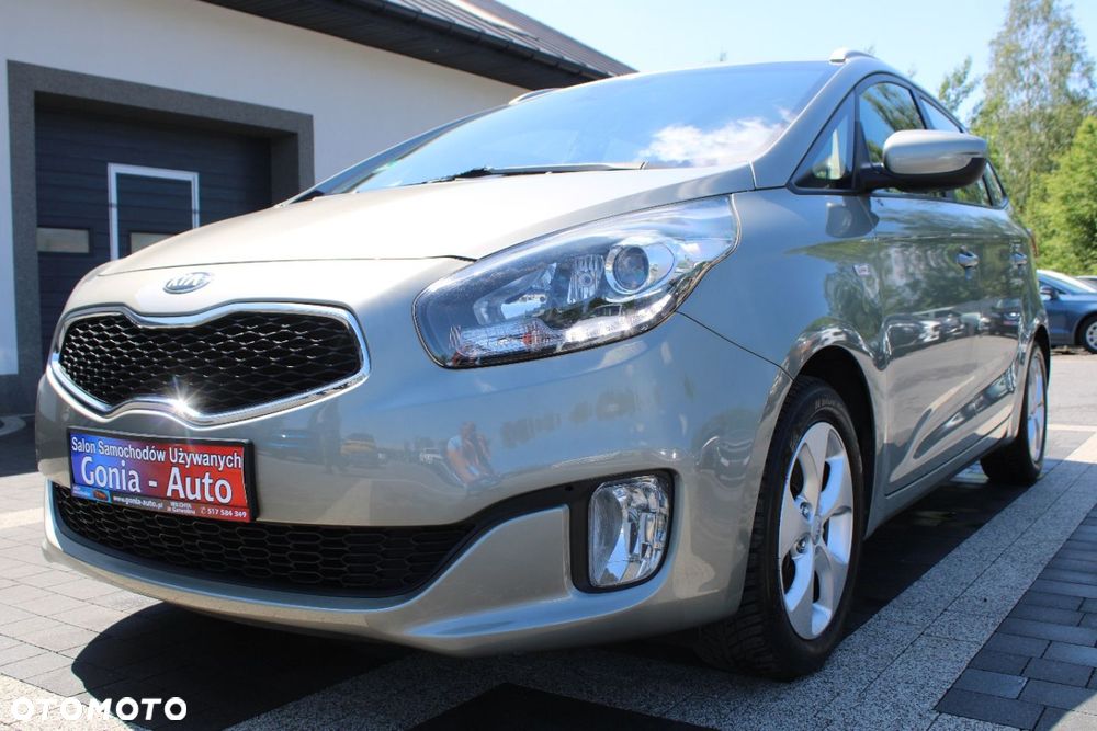 Kia Carens - 11