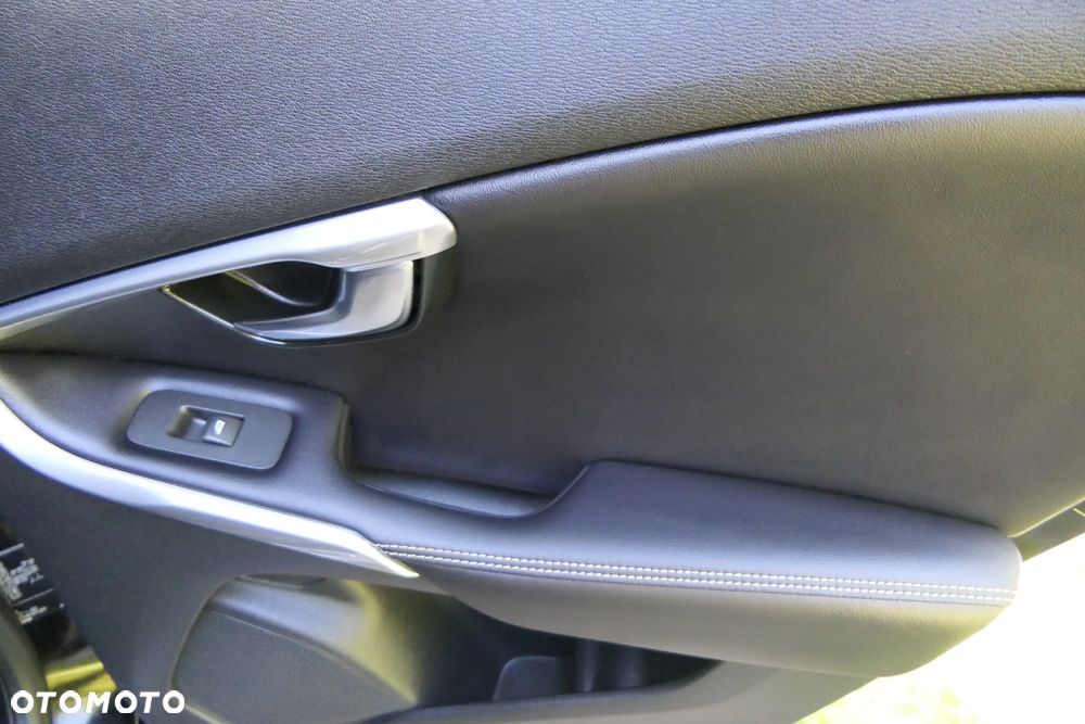 Volvo V40 D3 Geartronic RDesign - 31