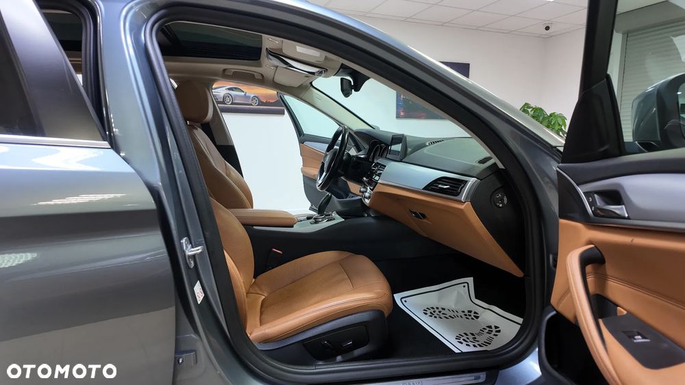 BMW Seria 5 520d Luxury Line sport - 35