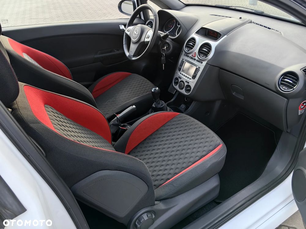 Opel Corsa 1.6T GSI - 10