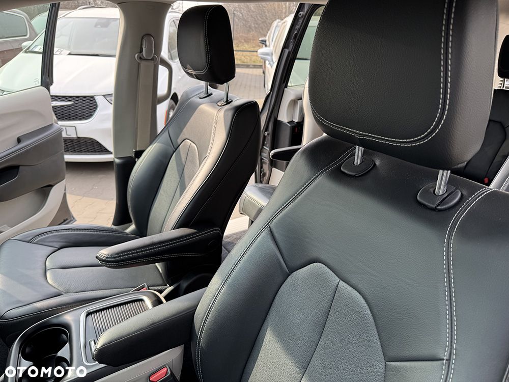 Chrysler Pacifica - 23