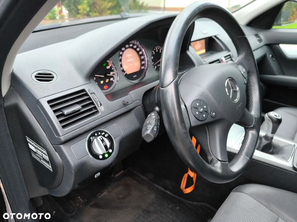 Mercedes-Benz Klasa C 180 T Kompressor Avantgarde - 30