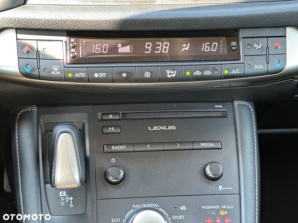 Lexus CT - 16