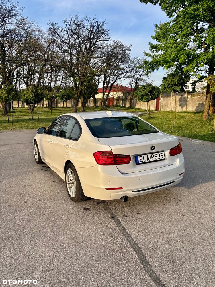BMW Seria 3 318d Sport Line - 5
