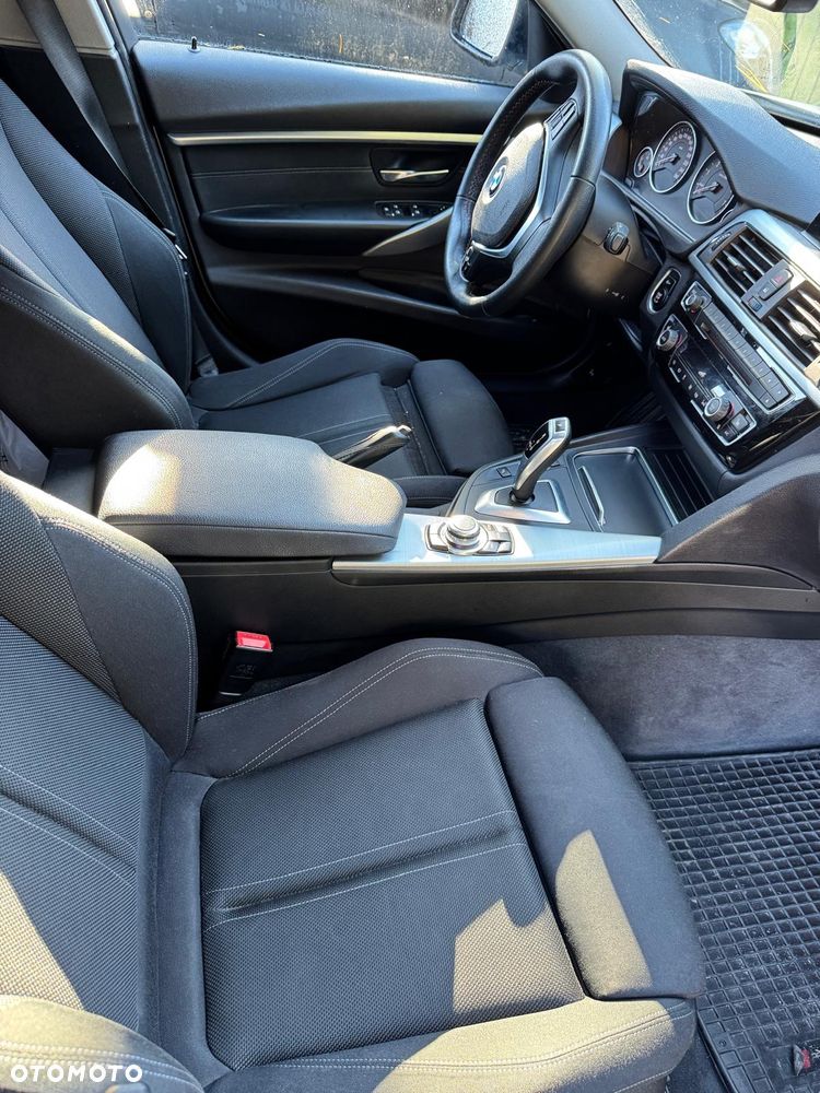 BMW Seria 3 320i Touring - 3