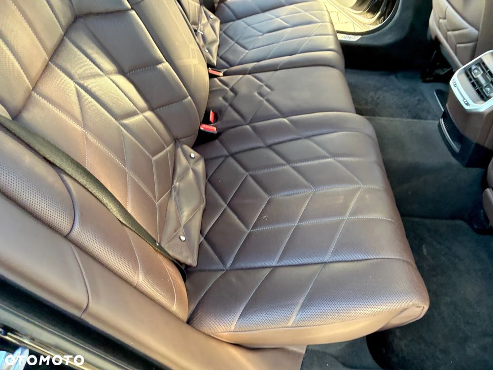 BMW Seria 7 - 29